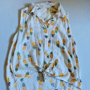 Fun crop blouse with Pineapple pattern